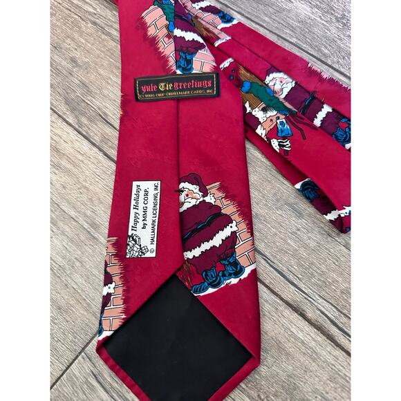 Vintage Yule Tide Greetings Hallmark Red 100% Silk Santa Coal Christmas Neck Tie - Picture 3 of 4